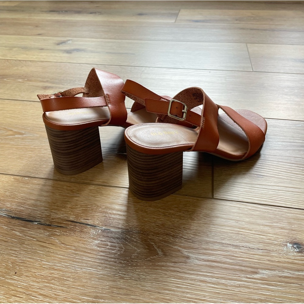 NWOT Old Navy Cognac Block Heel - Picture 2 of 4
